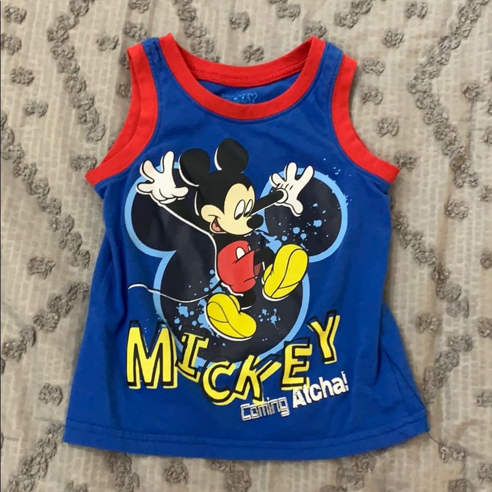 Sleeveless shirt